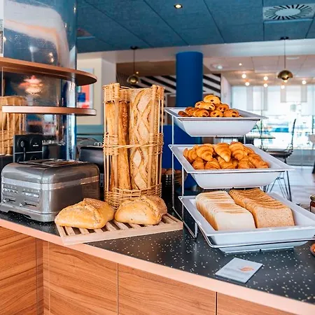 Ibis Styles Aéroport Arenas Hotel 3*