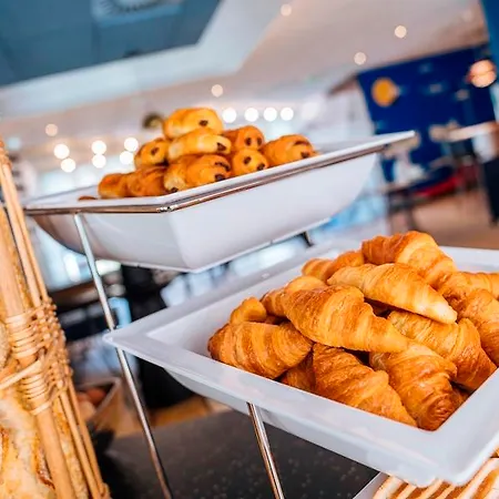 Ibis Styles Aeroport Arenas فندق