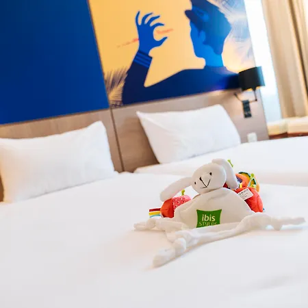 Hotel Ibis Styles Aéroport Arenas 3*