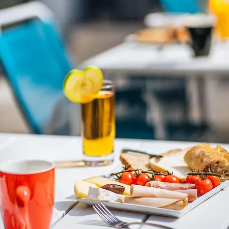 Ibis Styles Aeroport Arenas 3*