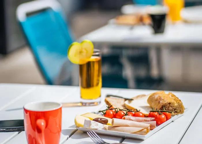 Ibis Styles Aeroport Arenas 3*