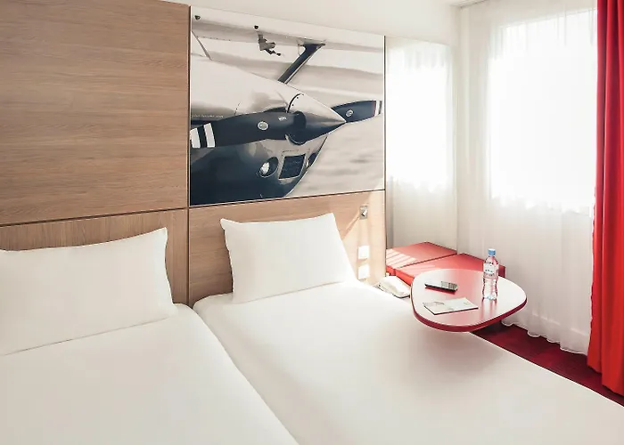 Ibis Styles Aeroport Arenas Hotel 3*