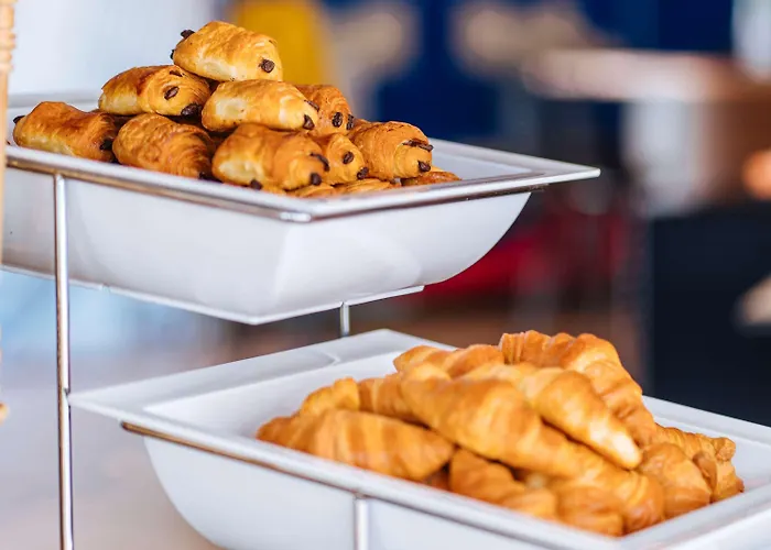 Ibis Styles Aeroport Arenas Hotel 3*