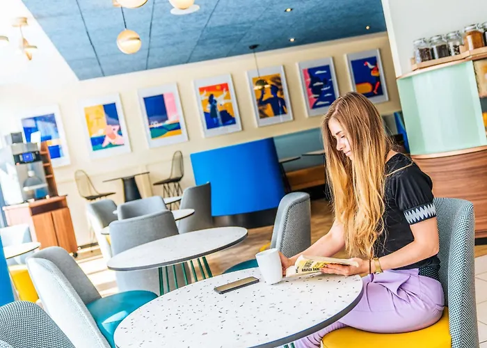 Ibis Styles Aeroport Arenas 3*