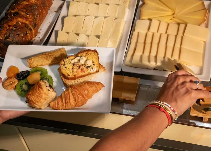 Ibis Styles Aeroport Arenas Hotel 3*