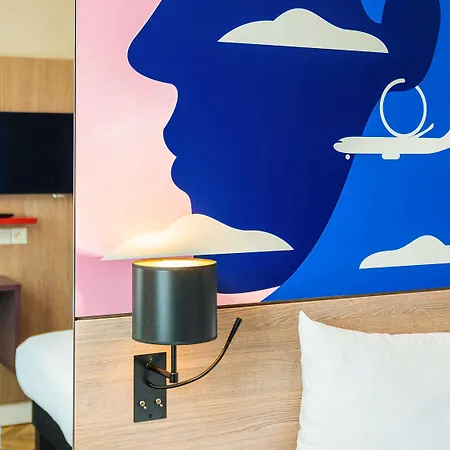 Hotel Ibis Styles Aéroport Arenas 3*