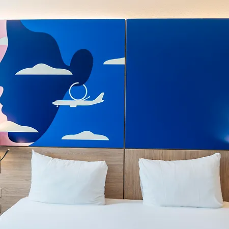 Hotel Ibis Styles Aéroport Arenas 3*