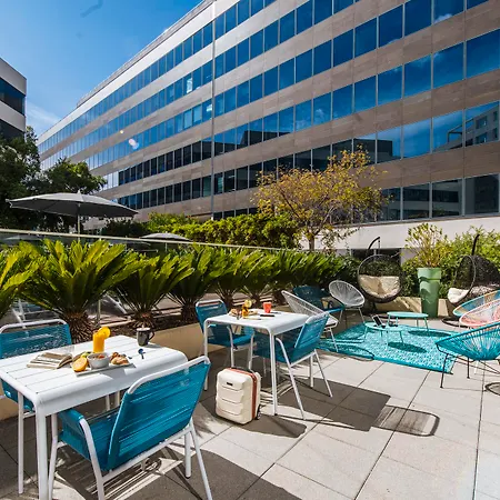 Ibis Styles Aéroport Arenas Hotel 3*